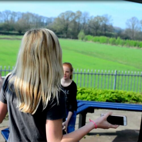 Speeltoestel DJ paal 9 De DJ paal is speciaal om het geluid van de smartphone te versterken.